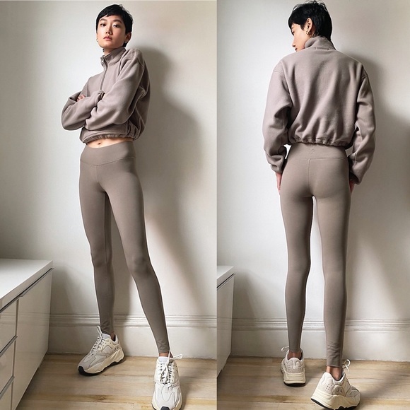 Aritzia Pants - Aritzia TNA Atmosphere Leggings Taupe Size Medium